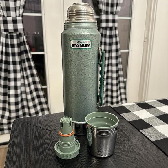 Vintage Stanley Aladdin Unbreakable Vacuum Bottle Thermos A-944DH Quart VGC - Picture 3 of 10